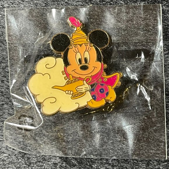 Aladdin Minnie Genie Lamp Prize Tokyo Disney Land Sea Resort TDL TDS Pin Japan - Picture 1 of 2